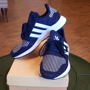 NWOT Adidas Swift Run
